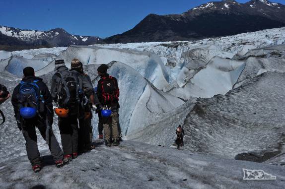 Caminhando no glaciar Viedma, no Parque Nacional Los Glaciares, região de El Chaltén, no sul da Argentina